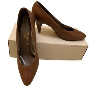 Joyce Brown Leather Pumps. Size 7.